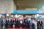 Đoàn đại biểu cấp cao chụp hình lưu niệm tại Khu Gian hàng triển lãm sản phẩm tiêu biểu cùa các doanh nghiệp tỉnh Bình Định