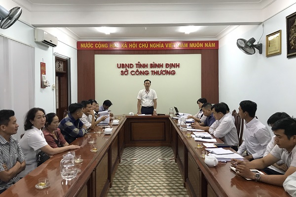 Ông Võ Mai Hưng - Phó Giám đốc Sở Công Thương phát biểu chỉ đạo tại cuộc họp.